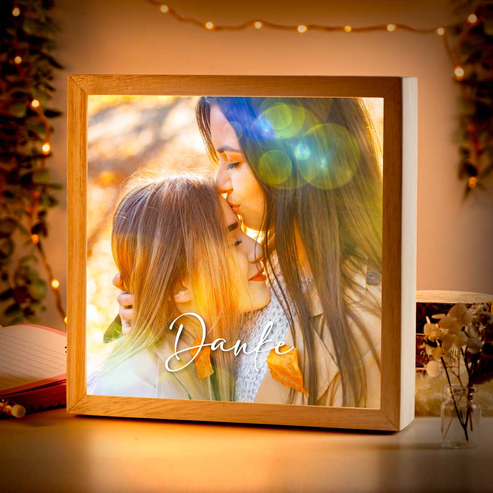 Beleuchteter Bilderrahmen inkl. deinem Foto | Batterie betrieben (ohne Kabel) | für die Wand oder zum Aufstellen | angenehmes Licht | Handmade in Bayern aus Holz | 20x20 cm