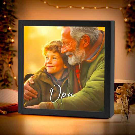 Beleuchteter Bilderrahmen inkl. deinem Foto | Batterie betrieben (ohne Kabel) | für die Wand oder zum Aufstellen | angenehmes Licht | Handmade in Bayern aus Holz | 20x20 cm