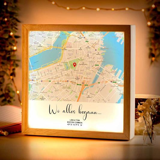 Beleuchteter Bilderrahmen inkl. personalisiertem Bild "Wo alles begann #1" | Deine Stadt - Deine Karte - Deine Liebe